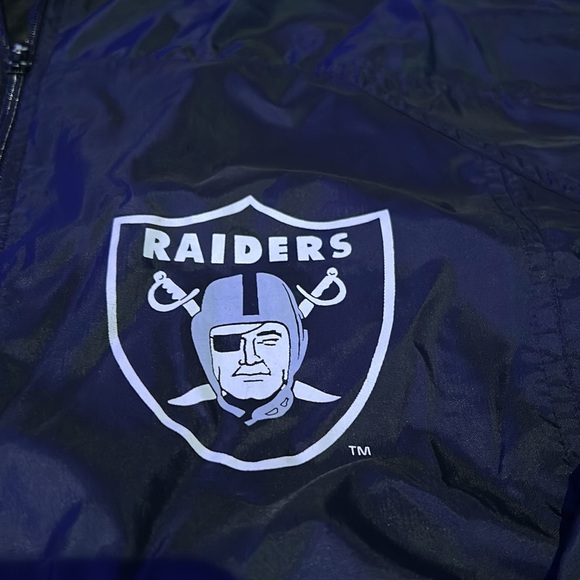 Amazing Vintage 90’s Raiders APEX ONE x NFL Officially Licenced windbreaker. - Picture 8 of 8